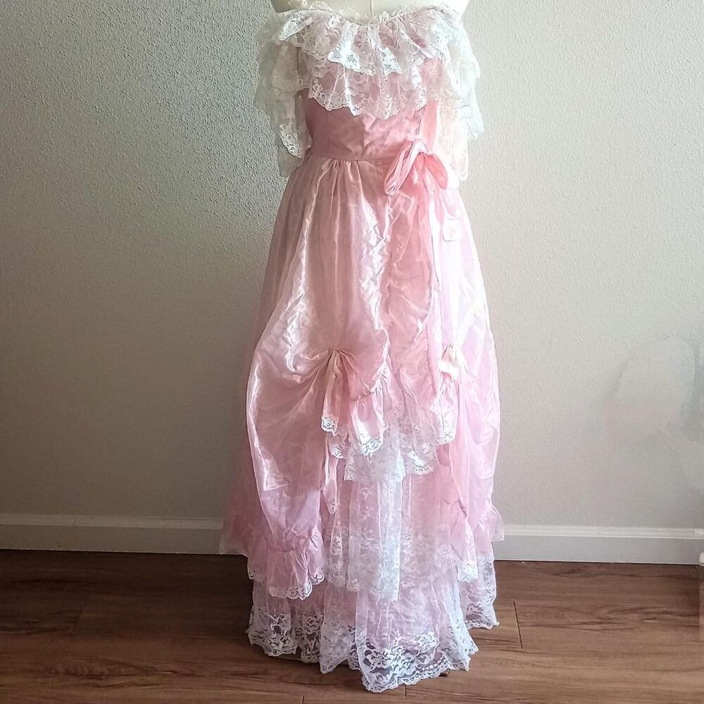 Vintage Off-Shoulder Lace Princess Prom Dress